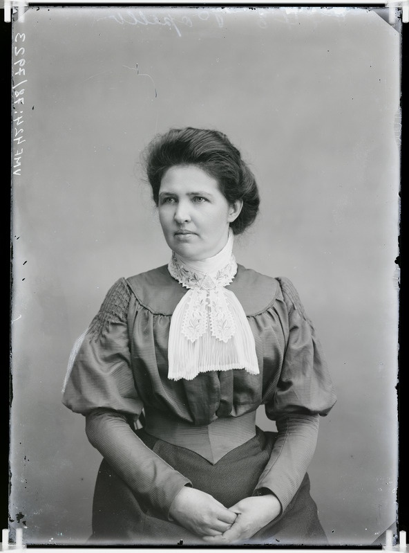 fotonegatiiv, Linda Rosalie Papello (Lenk), poolportree 1905 foto J. Riet