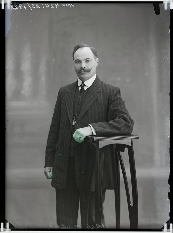 fotonegatiiv, Johan Pintsel, harrastusnäitleja seltsis Vabadus, ametilt kingsepp, 1911 foto J.Riet Viljandi