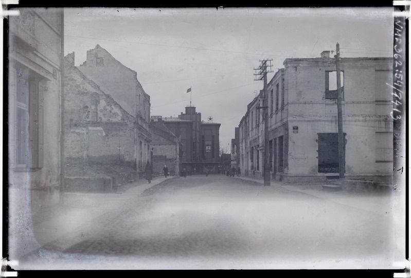 klaasnegatiiv, Viljandi, põlenud kesklinn Lossi tn, Väike-Turu ja Oru tn ristmik, taamal Tartu tn EVE maja 1946 F: T. Parri