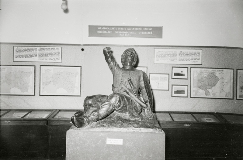 fotonegatiiv, Viljandi muuseum, Lembitu kuju, 1958, foto L. Vellema
