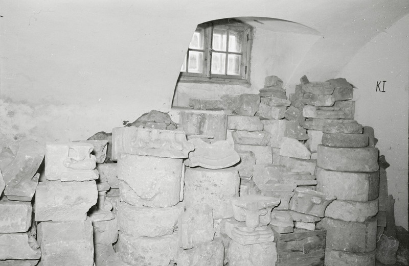 fotonegatiiv, Viljandi muuseum, fondihoidla, kapiteelid, 1958, foto L. Vellema