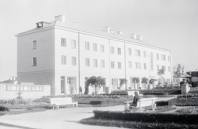 fotonegatiiv, Viljandi, Keskväljak, Lossi tn 18/20 hoone, 1958, foto L. Vellema  duplicate photo