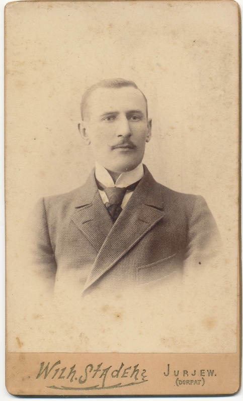 Portreefoto: Karl Oberst.