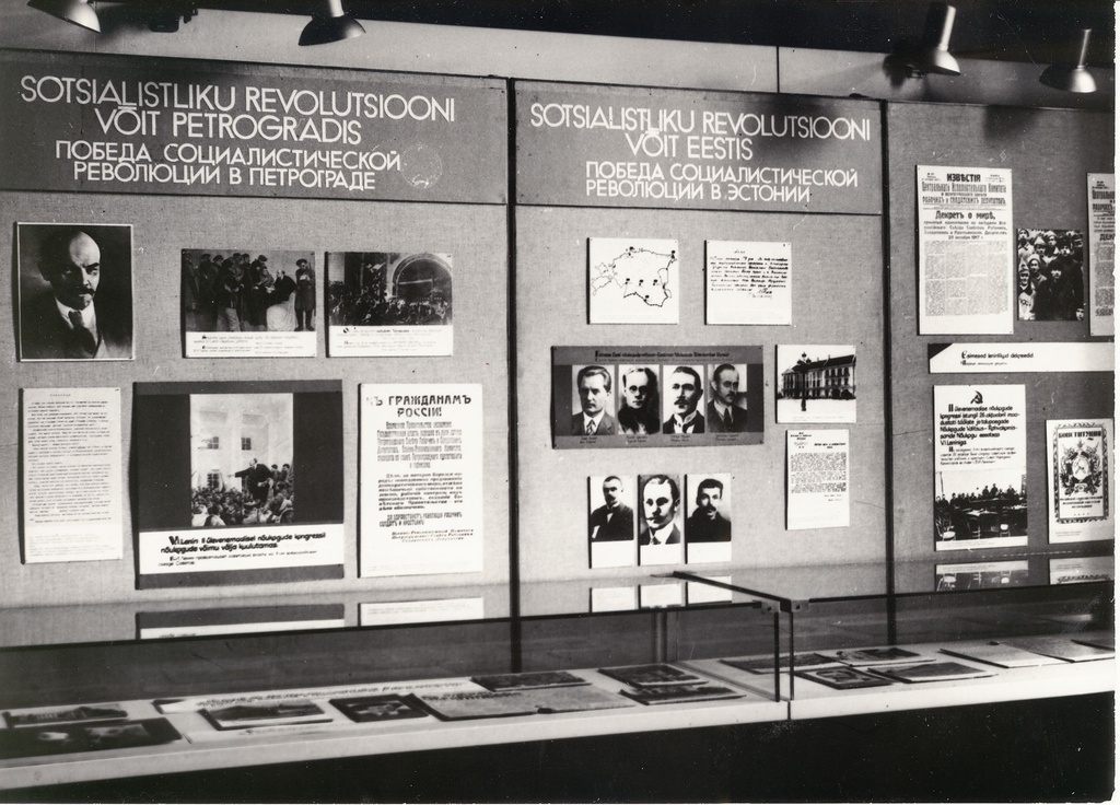 Näitus "60 aastat Nõukogude riiki- rahu ja rahvaste sõpruse kindlat kantsi"