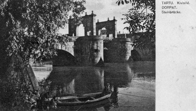 Emajõgi and Kivisild; boat on the river.  Tartu, 1920-1930.  duplicate photo