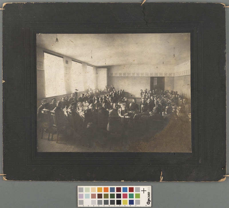 Valga maakonna politseiametnikud ja auvõõrad pidulauas Säde restoranis