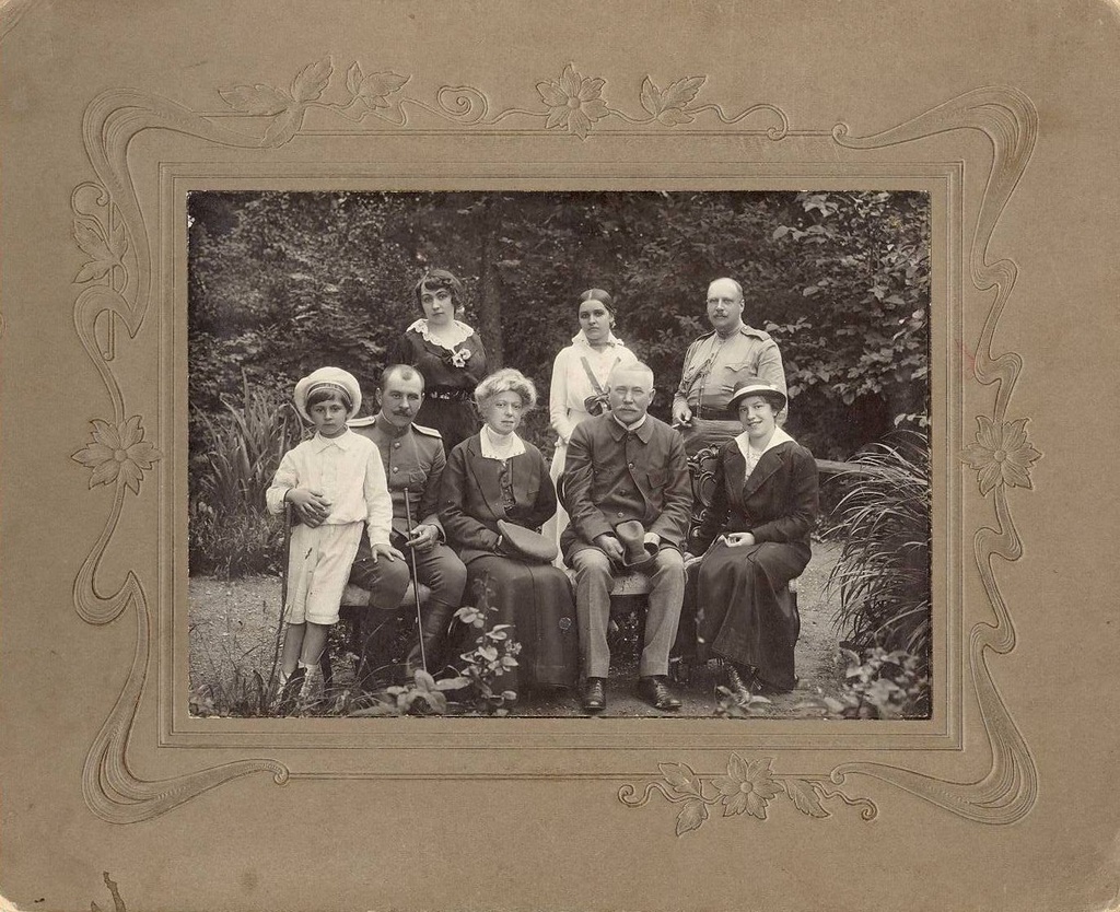 Karula mõisa metsaülem Reichard abikaasa ja külalistega