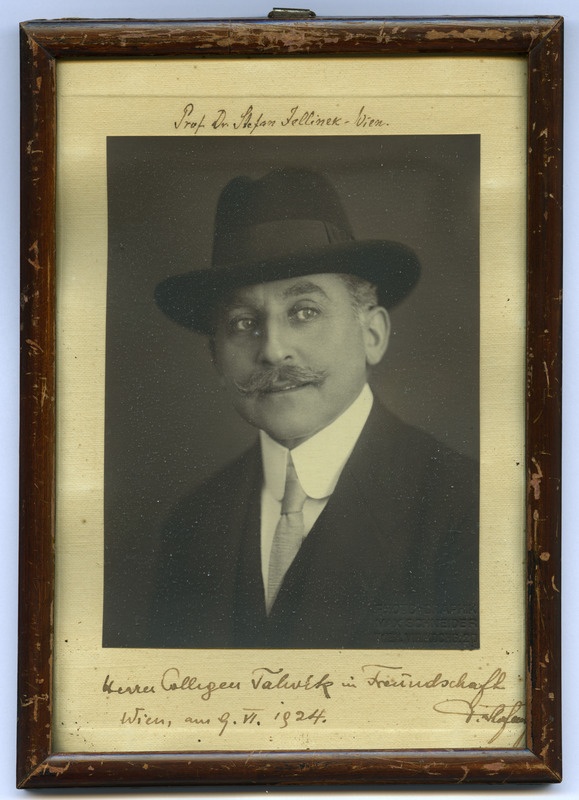 Stefan Jellinek. Rindportree kaabuga