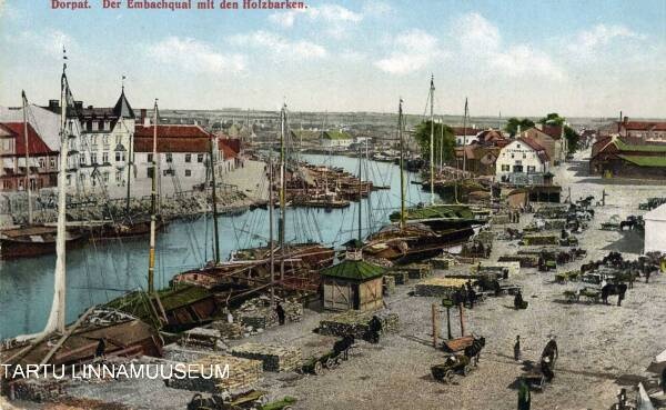 View of Tartu (from the Kiv Bridge downstream): Emajõgi ja puuturg, ca 1910-1915.
Behind the guest house "Narva" (lasting "Central") at the beginning of the fisherman (Kalaman).