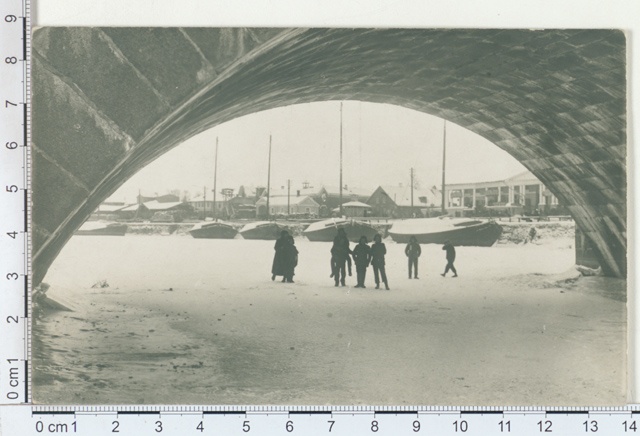 Dorpat, Emajõgi winter under the stone bridge and surroundings