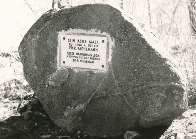Fr.R.Faehlmanni mälestuskivi Aos  similar photo