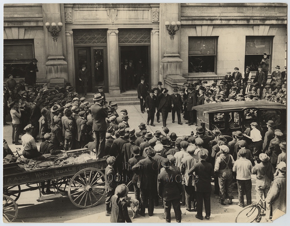 [colonel President Roosevelt Leaving the Courthouse in Syracuse, New York]