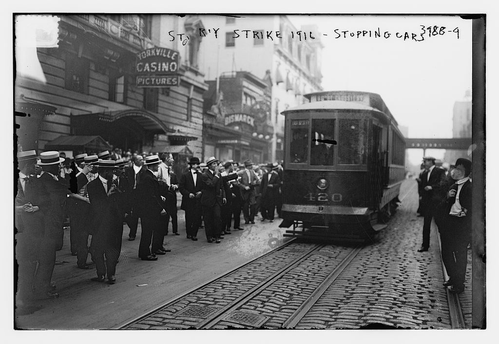 St. R'Y strike, 1916 - Stopping cars (Loc)