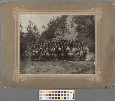 Väike-Maarja kihelkonnakooli õpilased ja õpetajad  similar photo