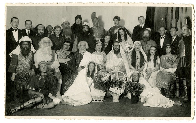 Näitetrupp pärast etendust Juutide kuningas