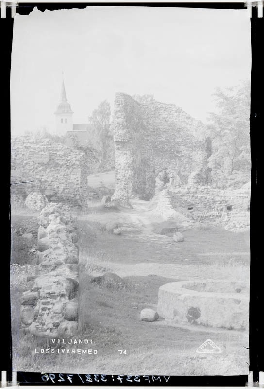 fotonegatiiv, Viljandi, Lossivaremed - Kaevumägi, värav