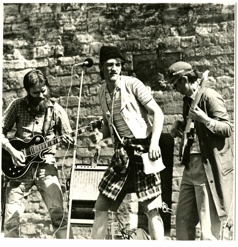 Ansambel Singer-Vinger esineb Narva linnuses