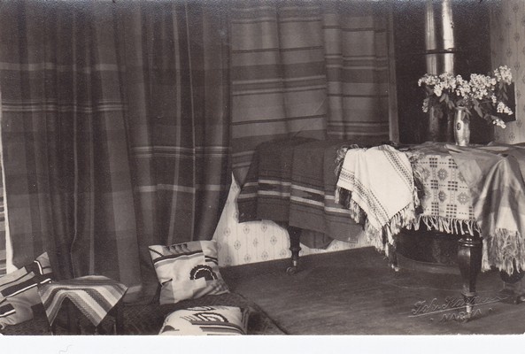 Narva Naiskutsekooli näitus