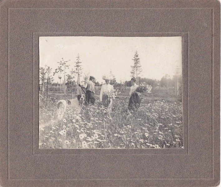 Aleksander Kotšnevi õde Niina ja ema Utrias