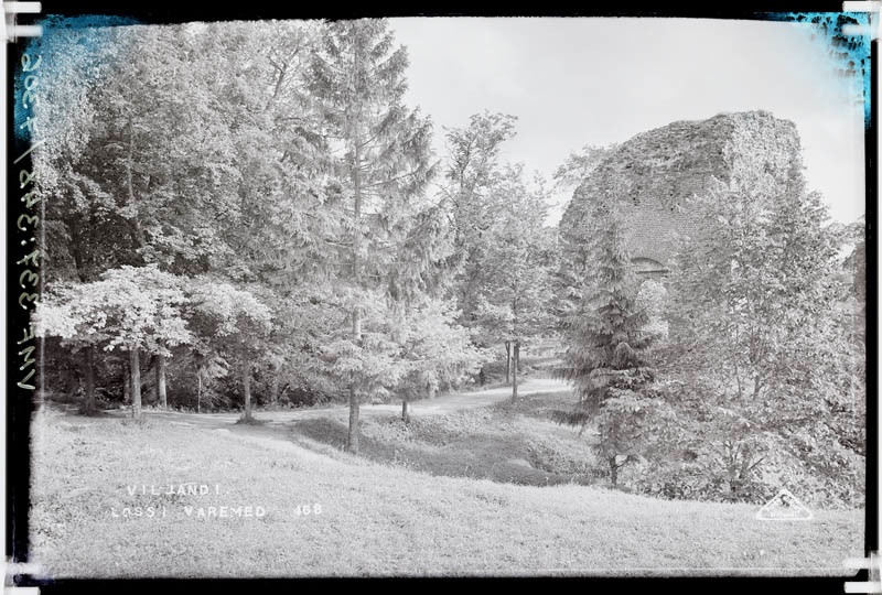 fotonegatiiv, Viljandi, II Kirsimägi, ülekäik Kaevumäele, värav