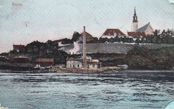 Narva. Vaade pumbamajale ja vana linnale