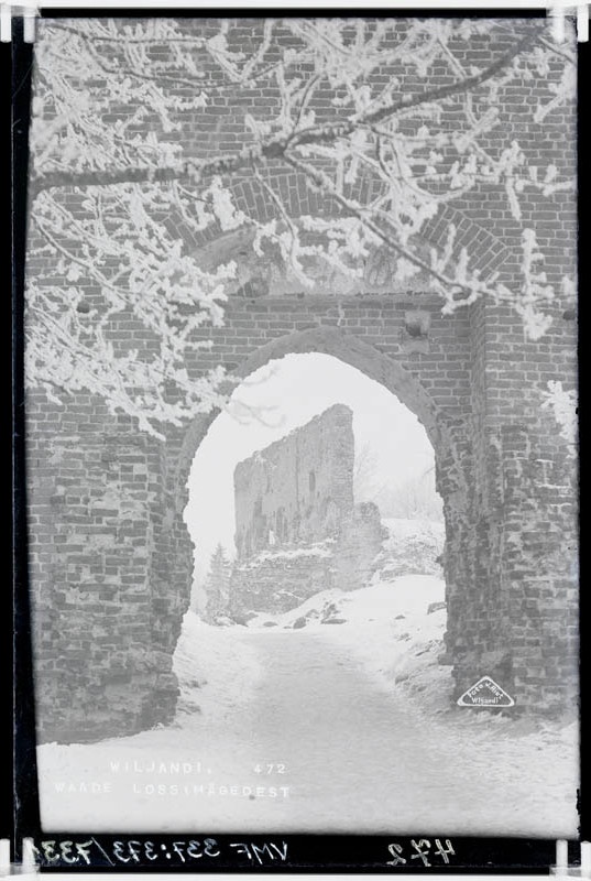 fotonegatiiv, Viljandi, Vaade läbi värava Kaevumäele