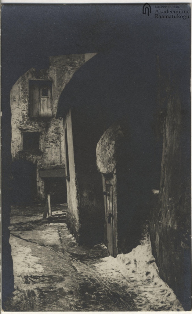 Tallinn. Interior courtyard in the broad street