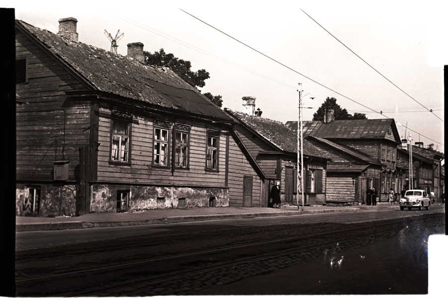 Pärnu mnt., in front of the house number. 78