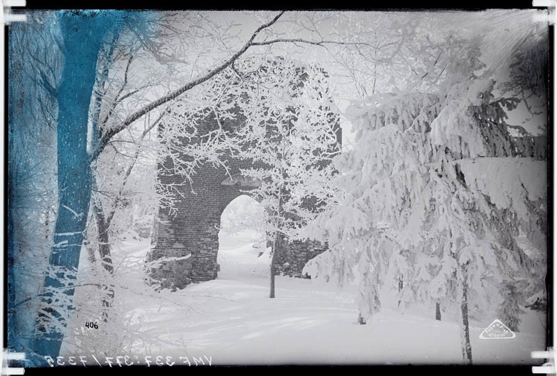 fotonegatiiv, Viljandi, Lossivärava esine talvel (Kirsimäe pool)