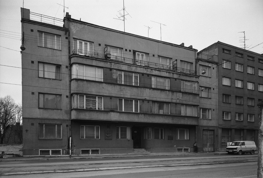 Apartment building in Tallinn, Pärnu mnt 23, facade view. Architect Eugen Sacharias