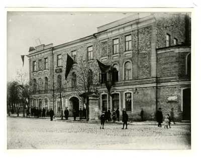 Oktoobrirevolutsiooni 60.aastapäev, komplekt. Tööliste maja Suur-Karja 18, Tallinn  duplicate photo