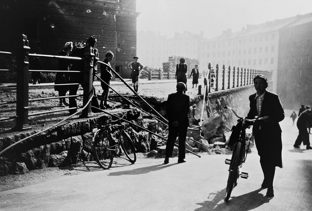 Pommituksen tuhoja Agricolankadulla.