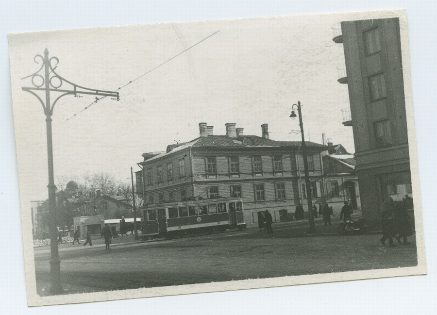 Tallinn, Pärnu highway and the corner of Estonia.