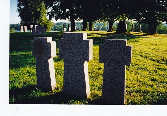 Saksa sõjaväelaste kalmistu avamine Narvas, Suthofi park. 1999.a.