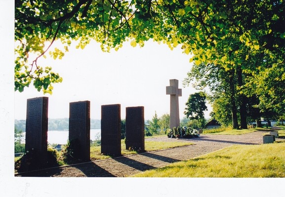 Saksa sõjaväelaste kalmistu avamine Narvas, Suthofi park. 1999.a.
