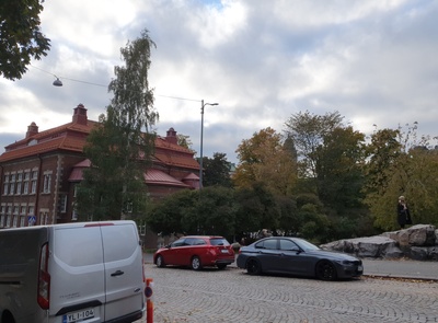Porthaninkatu 12, 14.  Taustalla Agricolankatu 11, 13 ja Kallion kirkko. rephoto