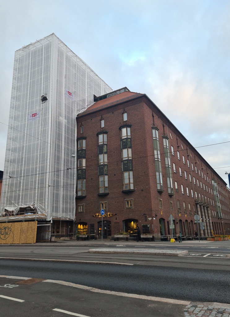 Entinen Elannon hallintorakennus. rephoto