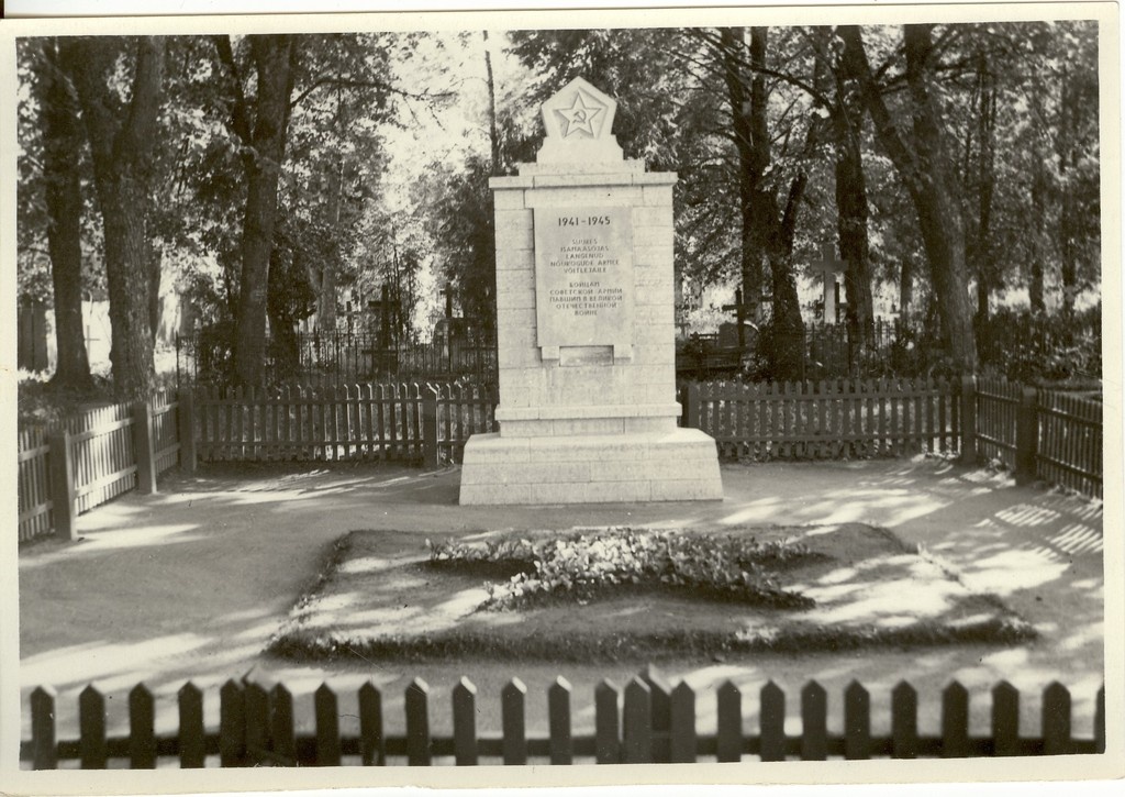 Photo, monument stone 1941-45. Soldiers who fell in the war on Paides Reopalu cemetery