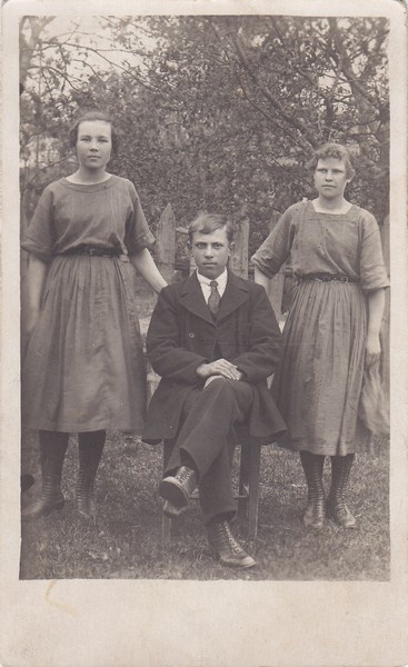 Vanaküla elanikud. Külanoored