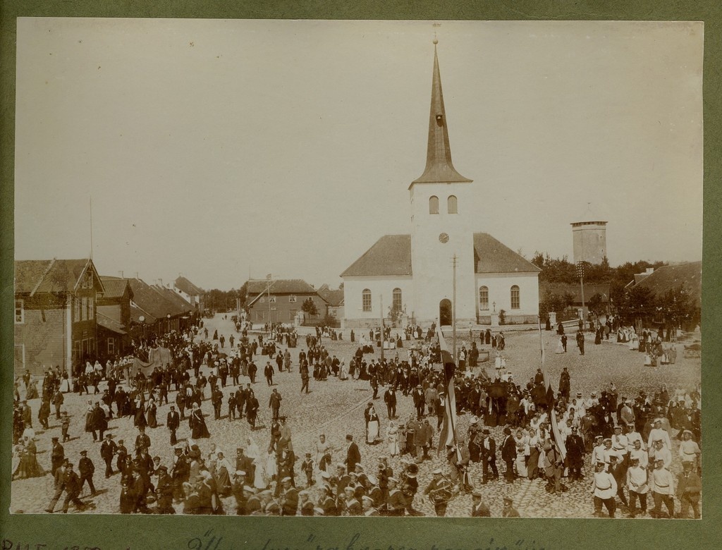 Photo, "Community" folk party train in Paides