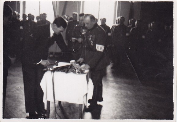 Lipunaela löömine Narva Kaitseliidu lippu. 1930.aa.