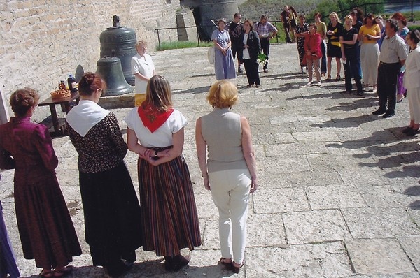 Vabaõhumuuseumi näituse Eesti armastus avamine Narva linnuses, 7. august 2001