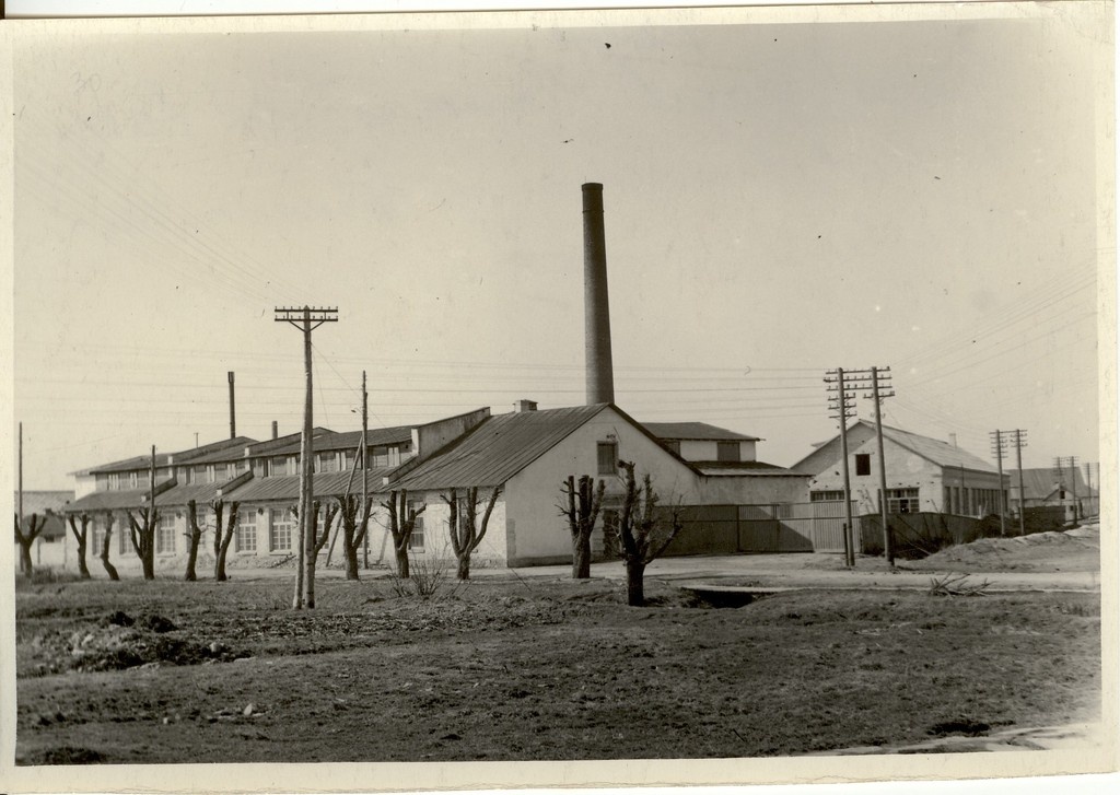 Photo, Central Repair Workshop in Paides 1952.