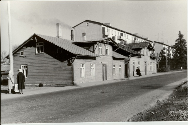 Photo old houses in Paides Pärnu Street 1987