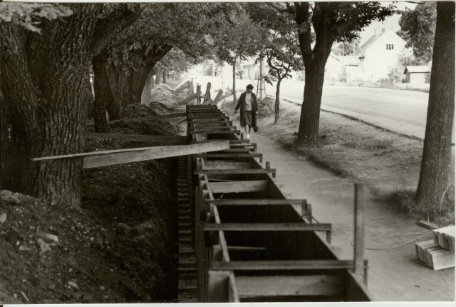 Photo casting the edge of the walkway on Pärnu Street in Paides 1985