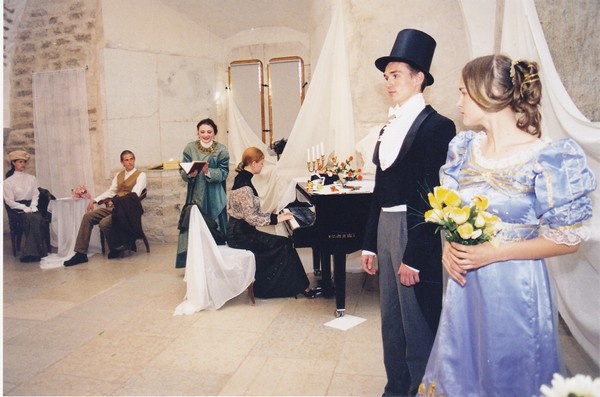 Ajalooliste kostüümide esitlemine  Narva linnuses