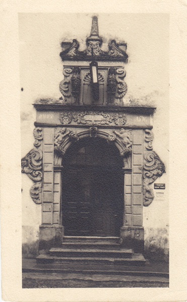 Narva. Viru tn. 13 maja portaal