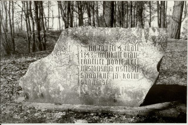 Photo Memorial Stone 1343 executed 4 Kings Paide Vallimäel 1989