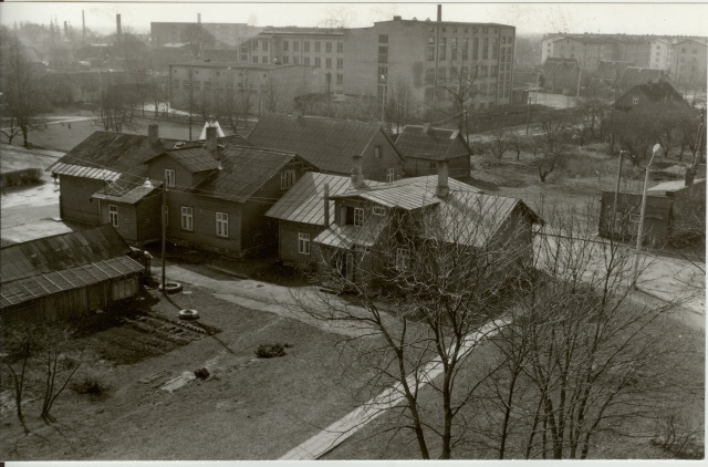 Photo view of the houses in Paides Pärnu Street by the hoof in 1985