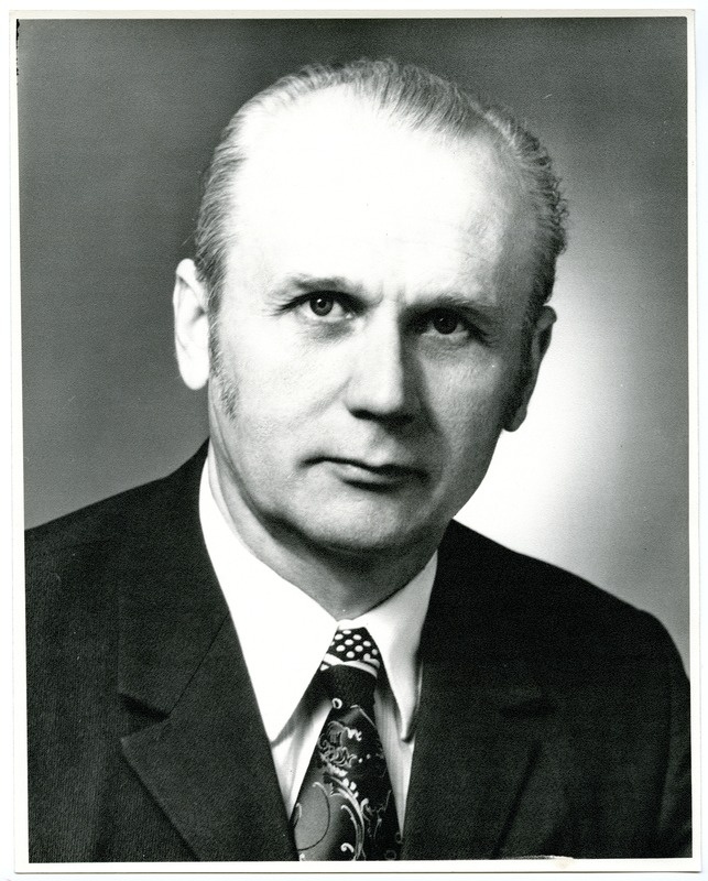 Arnold Aruvald, montöör